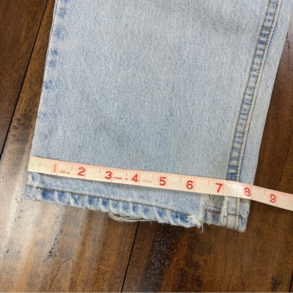 LEVI’S Ladies 560 Jeans VINTAGE DISTRESSED Loose Fit 90s Size 13 JR M Light Wash - Picture 8 of 16